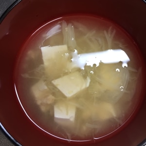 キャベツ・豆腐の味噌汁